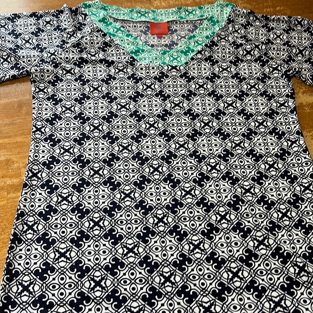 Tracy Negoshian, Size XL, colors black and green